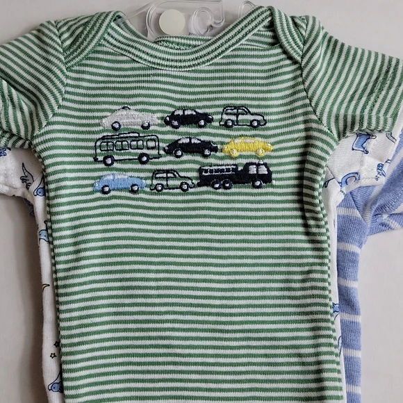 Preemie bodysuit set of 3 + baby shoes + caps NWT - Picture 2 of 9